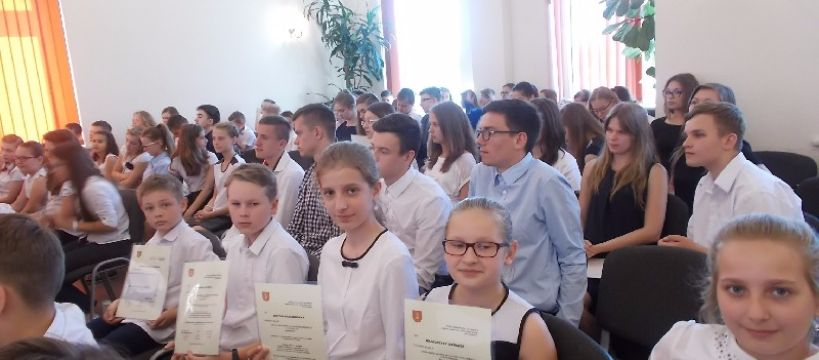 Najlepsi uczniowie wyróżnieni przez Wójta!
