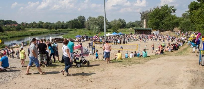 Dyskoteki na plaży miejskiej w każdą sobotę wakacji 