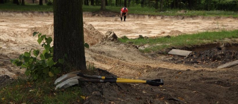 Boisko przy SP 2: rozgrzebali i zniknęli