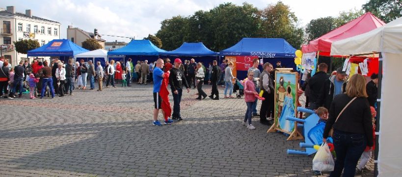 Pozarządowo na placu Kościuszki