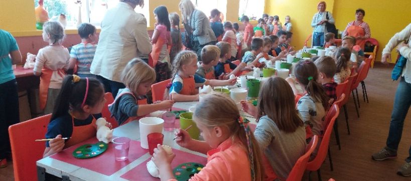 Wycieczka uczniów Szkoły Podstawowej w Żukowie do Ceramilandii