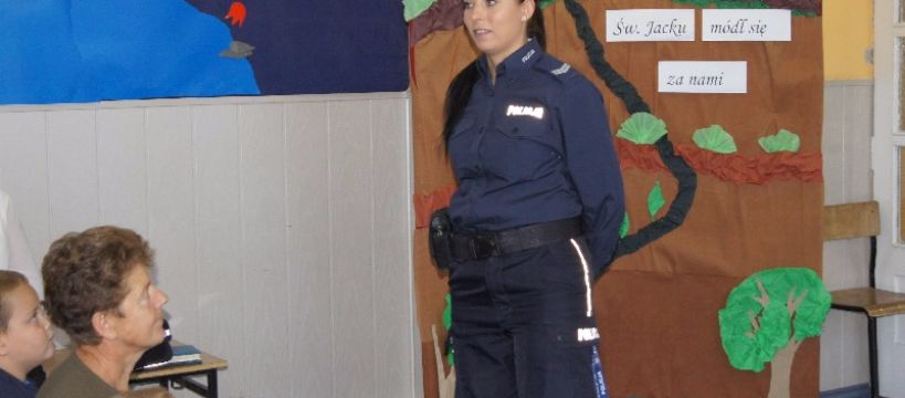 Spotkanie dzieci ze Szkoły Podstawowej w Kamionie z Policjantkami na temat bezpieczeństwa 