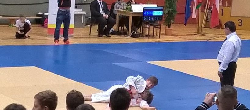 Zawodnicy UKS " Siódemka " uczcili " Dzień Niepodległości " startem w turnieju judo 
