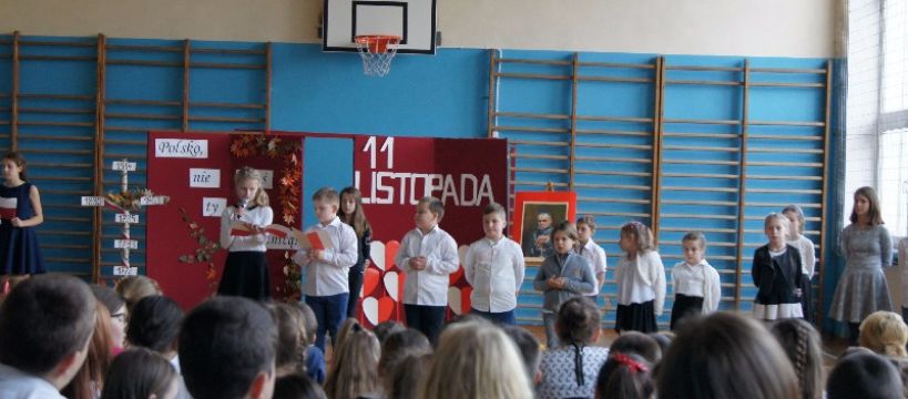 Uroczysty apel z okazji Święta Niepodległości