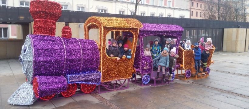 Wycieczka klas 0 do teatru i Centrum Zabaw Kolorado