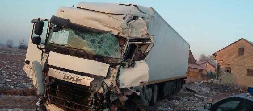 Wypadek w Kamionie: młoda kobieta w stanie ciężkim