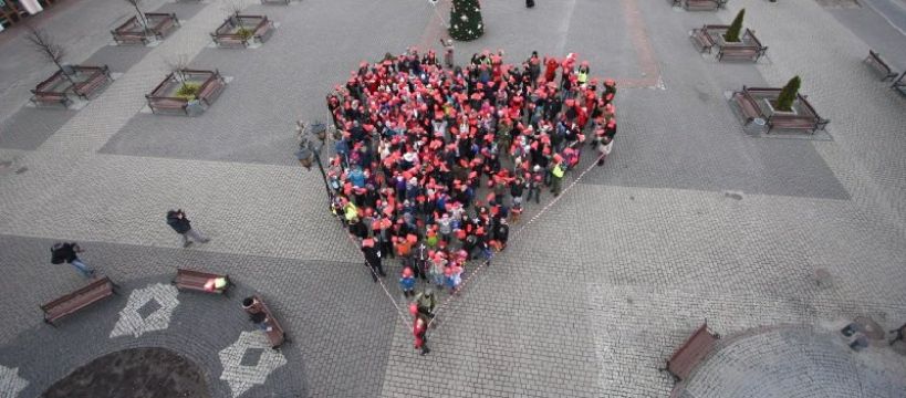 Czerwone serce z sochaczewian na pl. Kościuszki