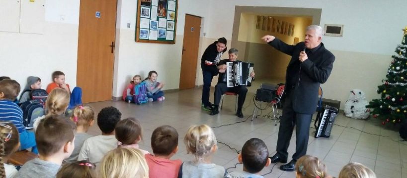 Występ duetu akordeonowego