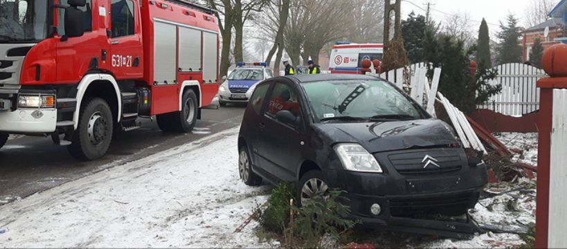Najpierw w słup, potem w prywatne ogrodzenie