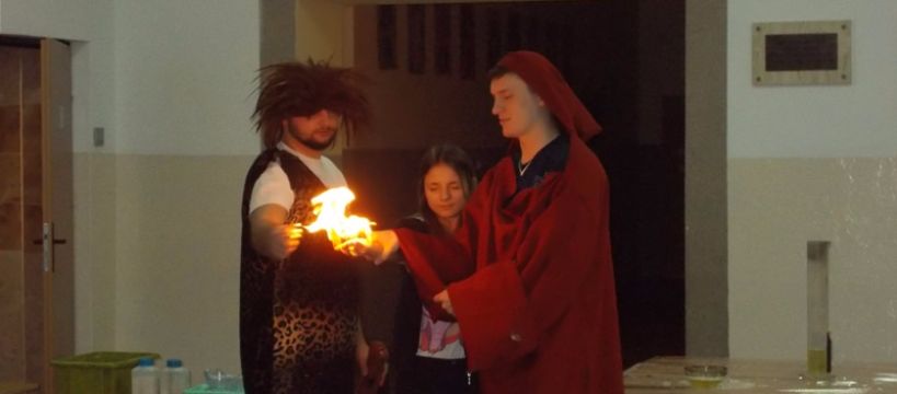 "Zaelektryzowani" - co nieco o chemii, fizyce i biologii