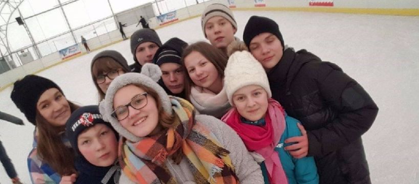 Lekcja wychowania fizycznego na lodowisku!