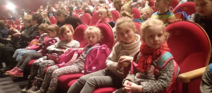 Wycieczka uczniów kl. O-II do Teatru w Płocku na przedstawienie pt. "Konik Garbusek"