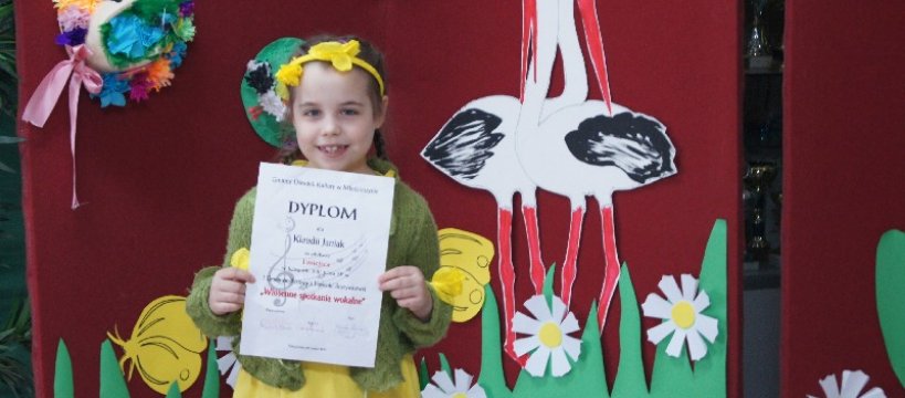 Sukcesy uczennic w Gminnym Festiwalu Piosenki Rozrywkowej w Młodzieszynie