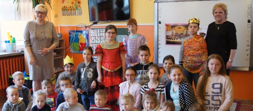 Współczesna wersja "Kopciuszka" w wykonaniu klasy IV