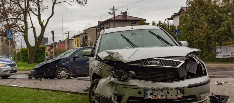 Zderzenie samochodów na ulicy Kochanowskiego