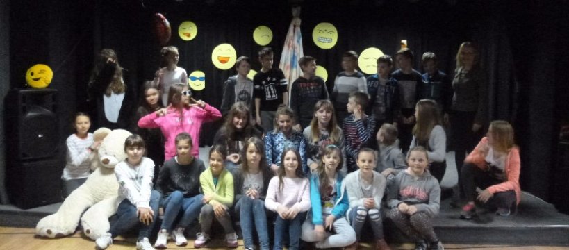 Teatr DZIEWCZYNY Z PLACU BRONI