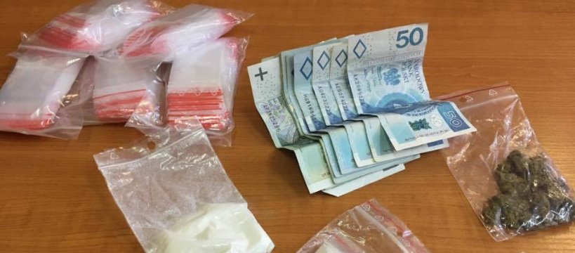  Agresywny gość przyjęcia komunijnego z narkotykami