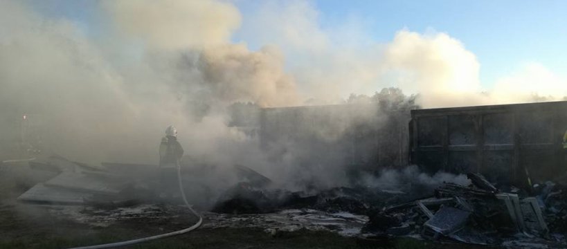 Duży pożar odpadów w Topołowej