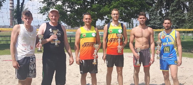 Zagrało szesnaście par