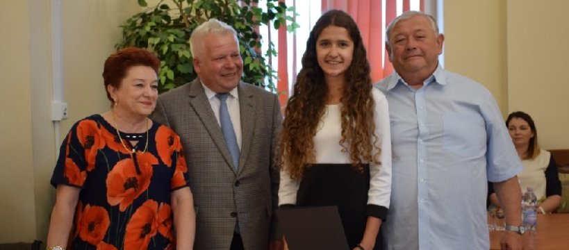 Wręczenie stypendiów za wyniki w nauce podczas uroczystej Sesji Rady Gminy