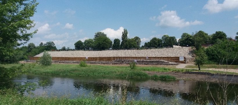 5 milionów w skarpę, miasto odwrócone do rzeki