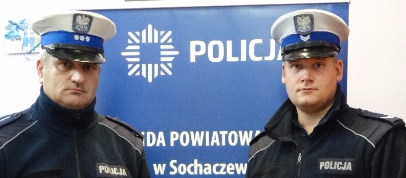 Poród w korku w Sochaczewie, pomogli policjanci z drogówki