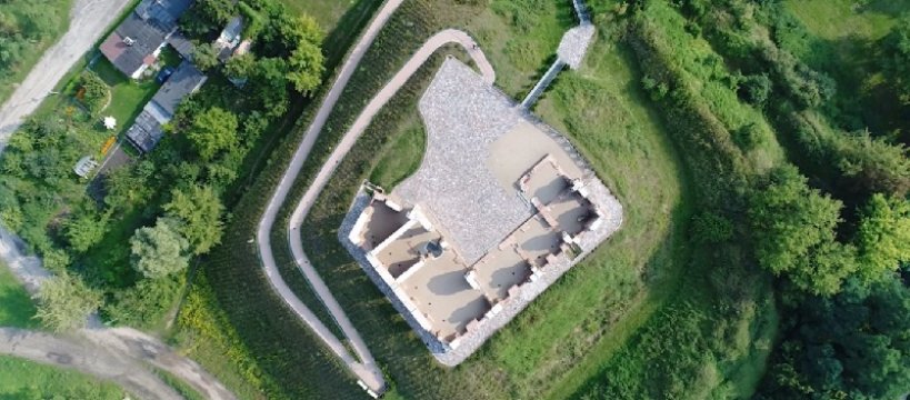 Kanał Historia. Odcinek III: Zamek