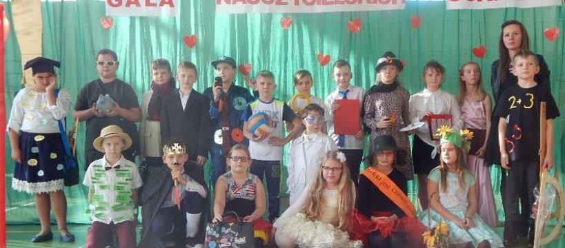 GALA NAUCZYCIELSKICH OSKARÓW I POKAZ MODY W RYBNIE   