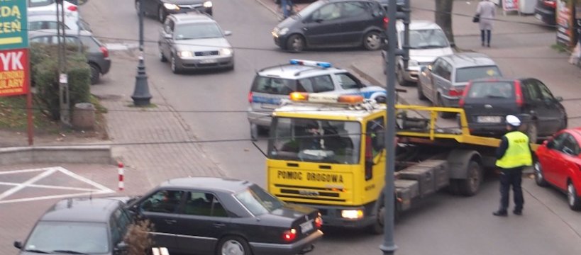 Tak się kończy złe parkowanie: lawetowanie na Żeromskiego
