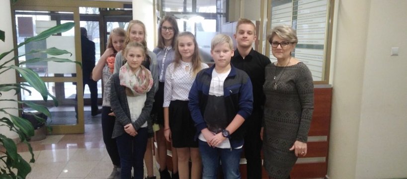 Uczniowie SP w Mokasie obecni na obradach LI Sesji Rady Gminy Sochaczew