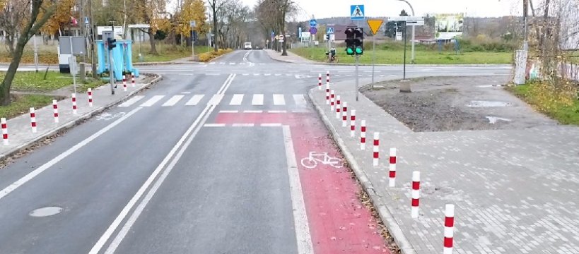 Jak jeździć po Sochaczewie? Śluza rowerowa na Trojanowskiej, radzi Moto 3
