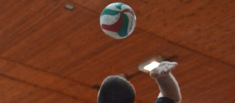 Piłkę sobie odbijają