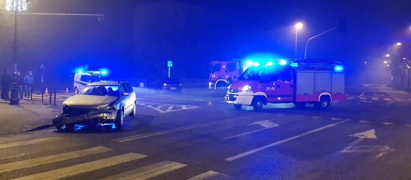 Zderzenie aut skrzyżowaniu ul. Warszawskiej i al. 600-lecia
