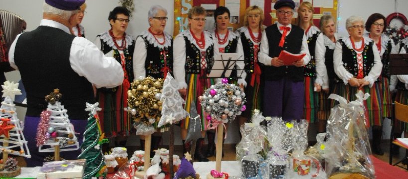 Wigilia z książkami w tle