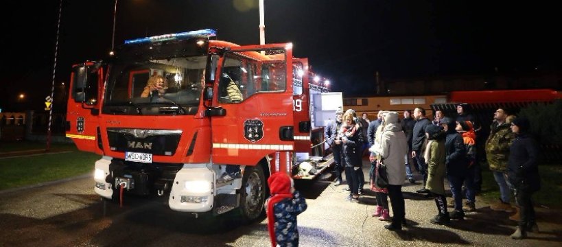 Nowy samochód w OSP Paprotnia: nagranie z powitania