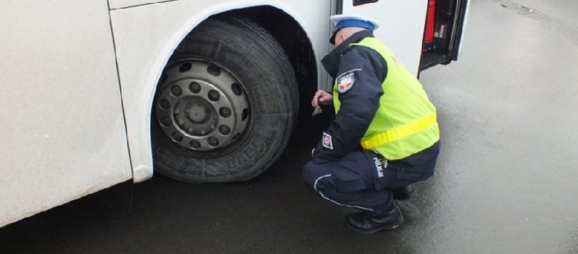 Kontrole autokarów przed wyjazdem na ferie zimowe