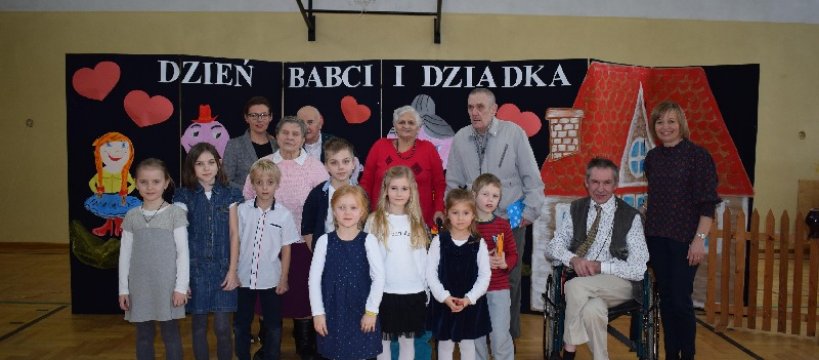 BABCIA I DZIADEK W MŁODZIESZYNIE