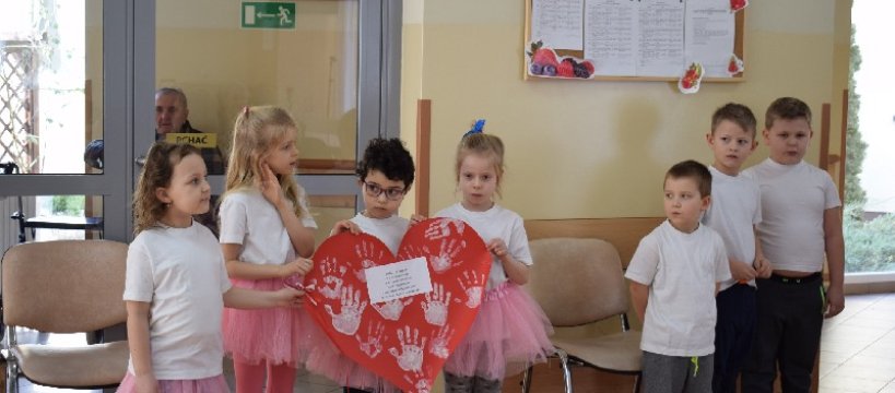 Z ODWIEDZINAMI U BABCI I DZIADKA