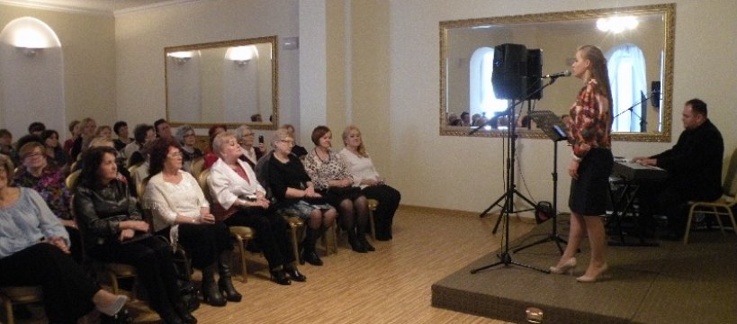Uśmiechaj się, do każdej chwili , uśmiechaj.....