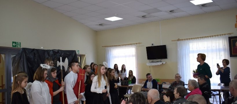 Przedstawienie z Wielkanocą w tle
