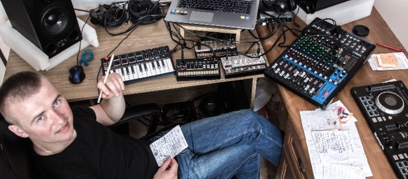 Bartłomiej Grzelak Time Machine - muzyk