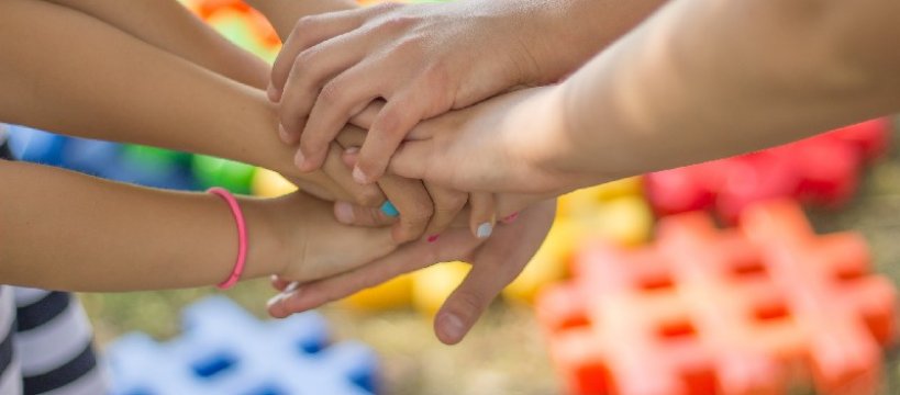 Piknik rodzinny na terenie ogródka jordanowskiego 