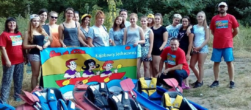 DZIEWCZYNY W KAJAKACH