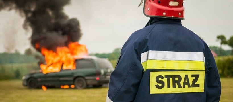 Pożar na Senatorskiej: spłonął samochód marki Audi 