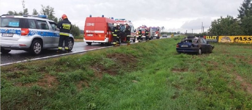 Dwa wypadki dzień po dniu w tym samym miejscu: Opel w przydrożnym rowie w Giżyczkach 