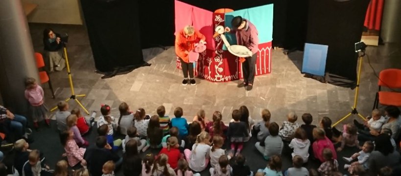 Teatr Conieco we wspólnej zabawie z dziećmi  