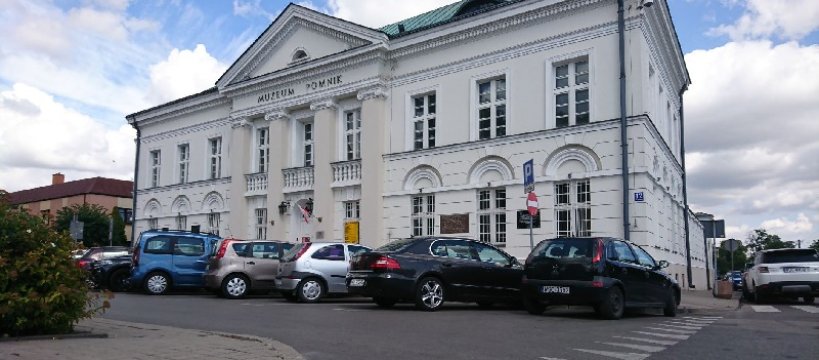 Będzie zakaz parkowania przy muzeum i kościele 