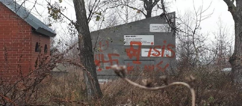 Wandale na cmentarzu żydowskim w Sochaczewie 