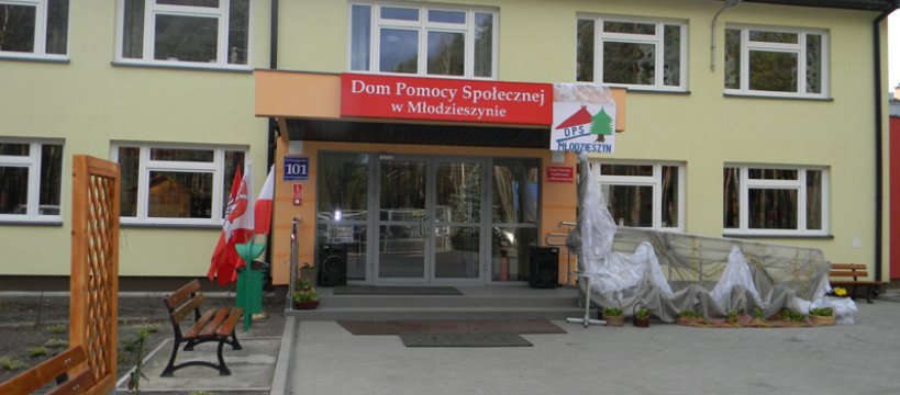 17 osób oskarżonych w sprawie DPS Młodzieszyn