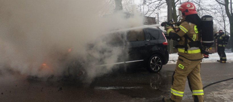 Pożar auta na ulicy Powstańców Warszawy